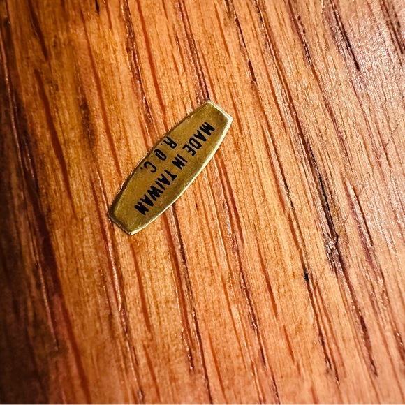 Wall Clock from Brookstone. Measures 11” . The gold frame of clock is 8” Quartz - Picture 6 of 7